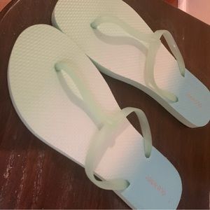 Beach slippers size large fits size 9